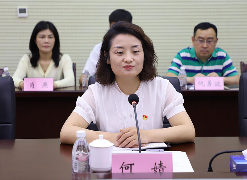 何婧 讲话.jpg